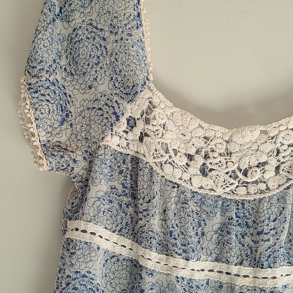 Blue and white sheer top - Picture 2 of 3